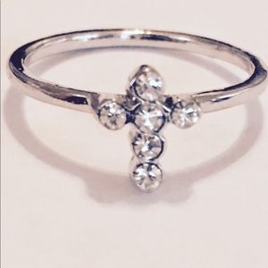 Gorgeous size 6 silver CZ cross ring, perfect!